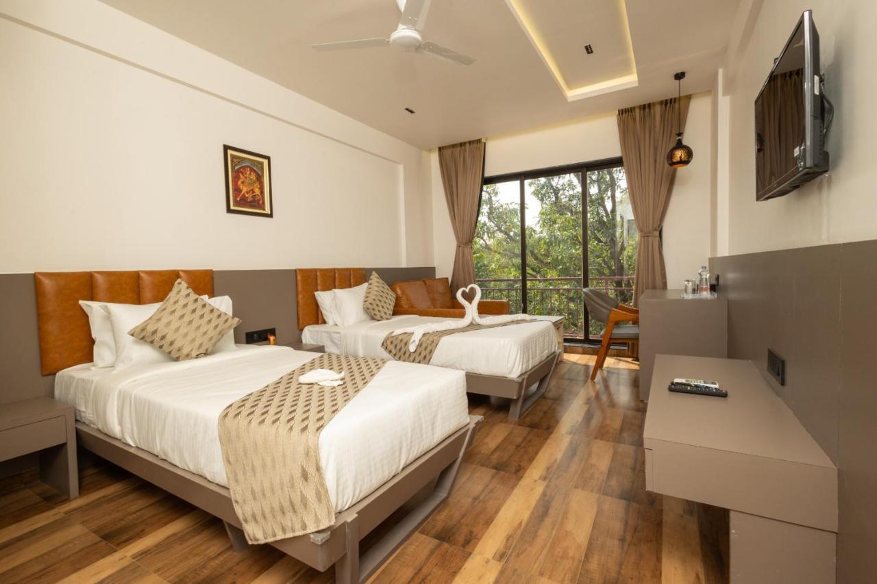 Krown Palace Resort Silvassa Exterior foto